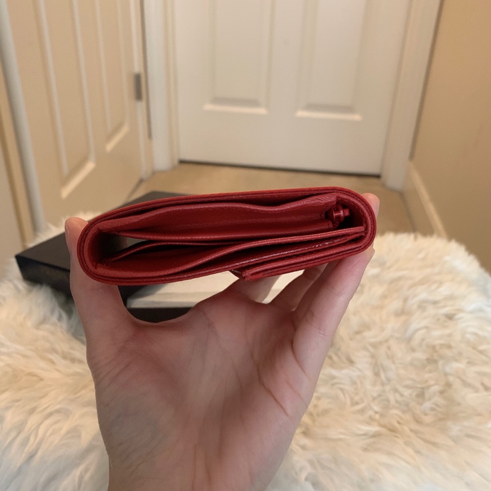 🚫SOLD🚫NIB red Prada trifold wallet - Picture 3 of 8